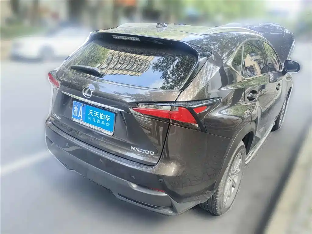 Фото 2 - Lexus NX