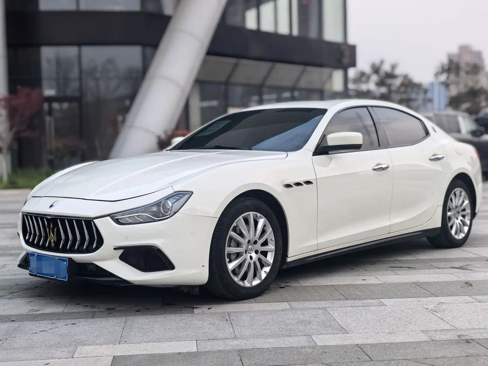 Photo 1 - Maserati Ghibli