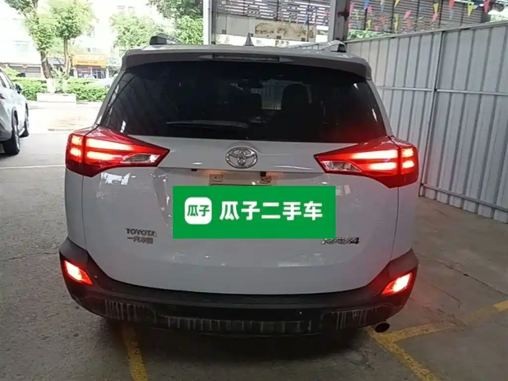 Toyota RAV4 Rongfang 2015 2.0L CVT 2WD Trend Edition фото 6