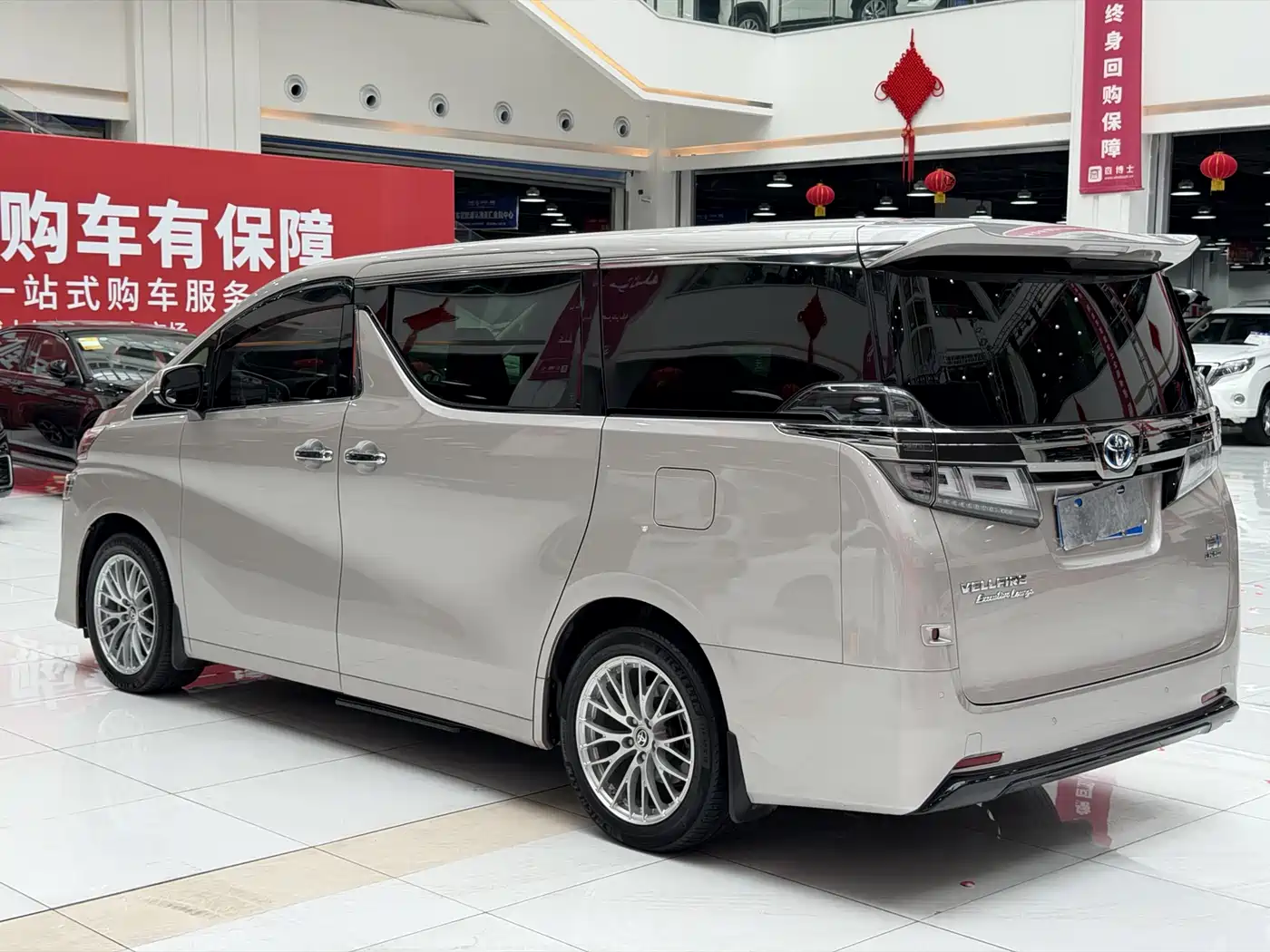 Toyota Vellfire 2019 Hybrid 2.5L HV Premium Edition фото 25