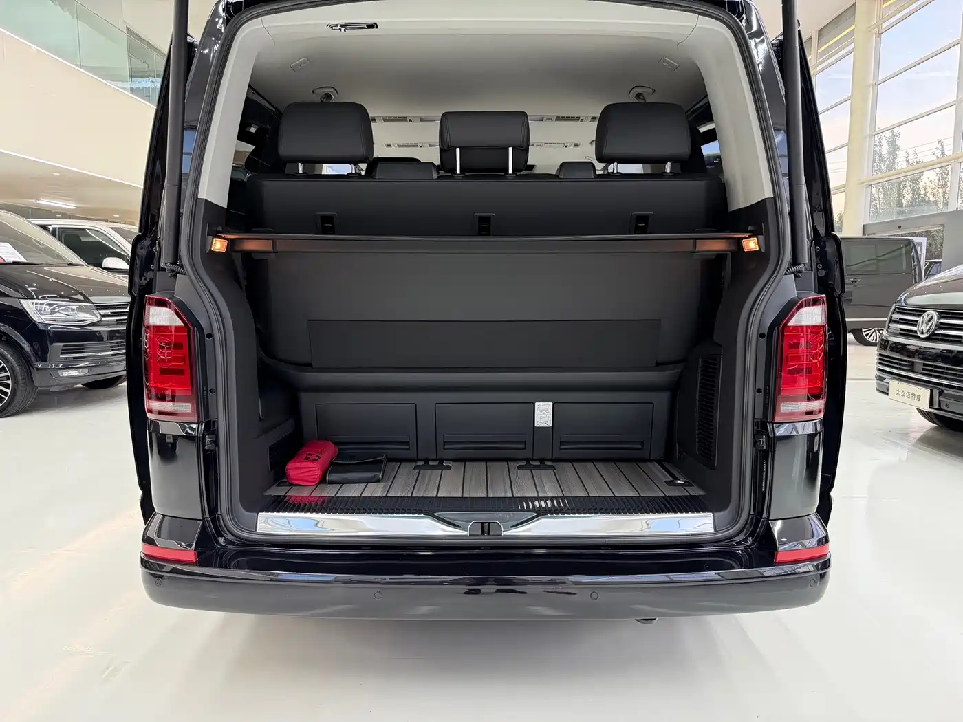 Volkswagen Multivan 2019 2019 2.0TSI 4WD Premium 7-seater