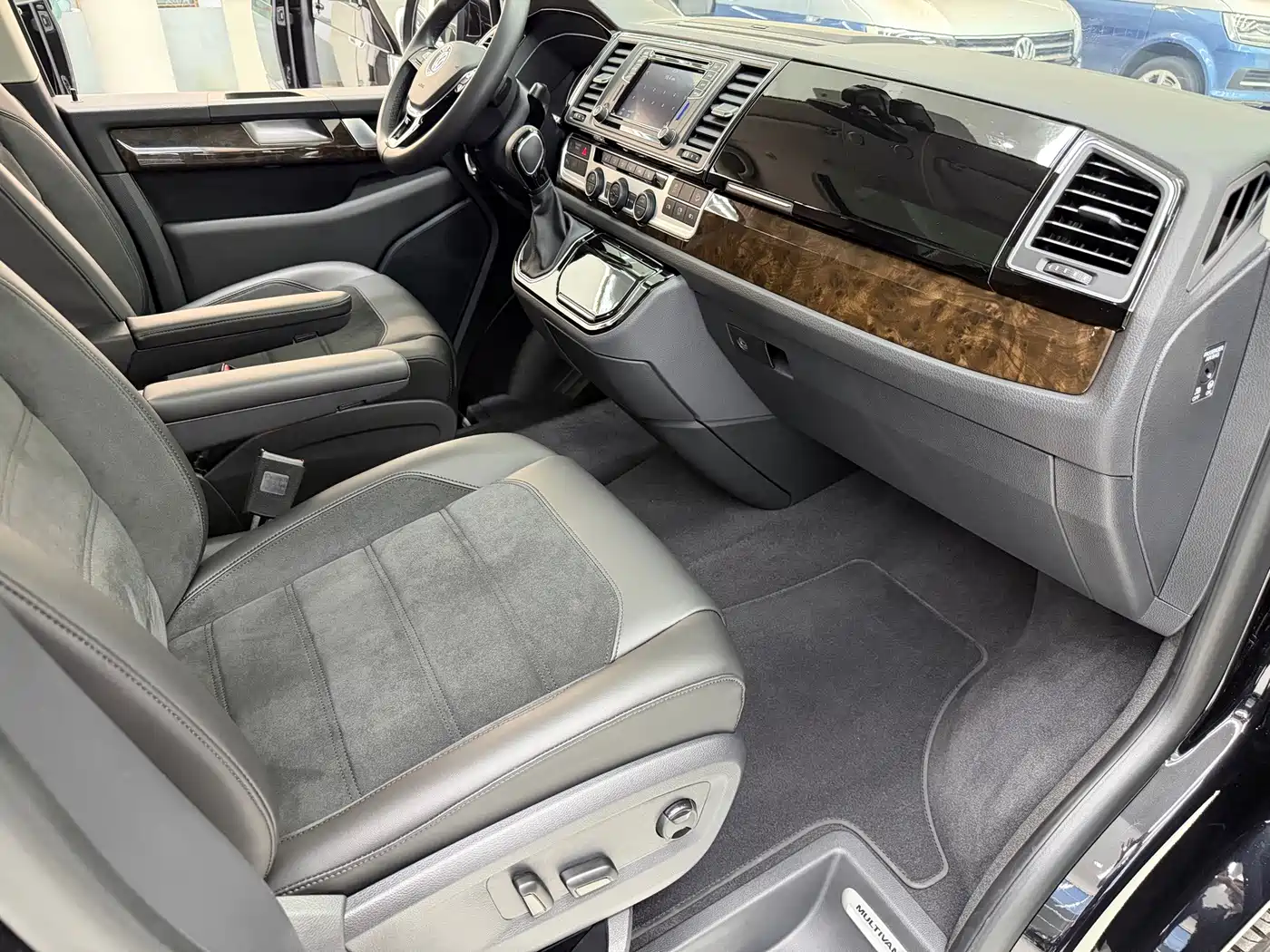 Volkswagen Multivan 2019 2019 2.0TSI 4WD Premium 7-seater