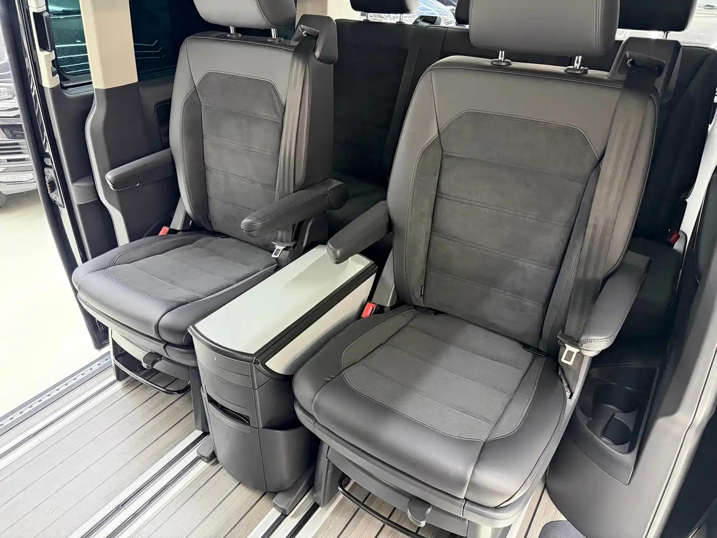 Volkswagen Multivan 2019 2019 2.0TSI 4WD Premium 7-seater