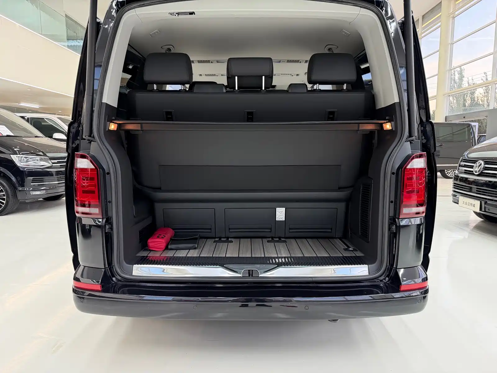 Фото 27 - Volkswagen Multivan