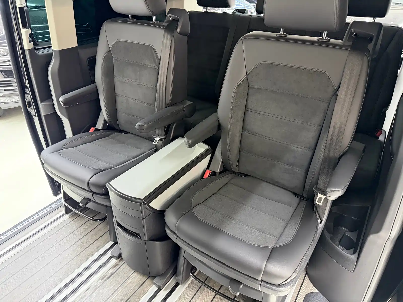 Фото 21 - Volkswagen Multivan