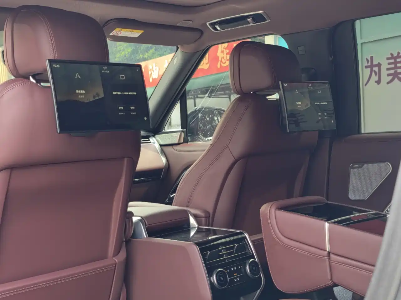 Land Rover Range Rover 2024 3.0 L6 400PS Genesis Extended фото 10