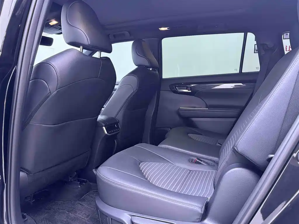 Toyota Crown Kluger 2022 2.0T 4WD Dynamic Edition фото 17