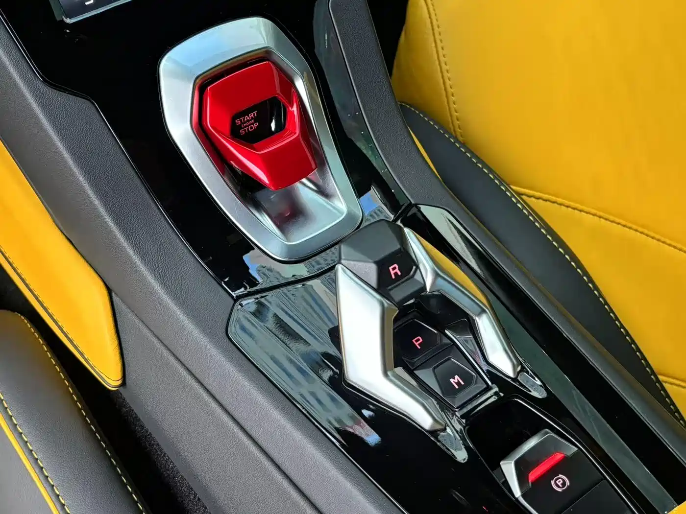 LAMBORGHINI HURACÁN