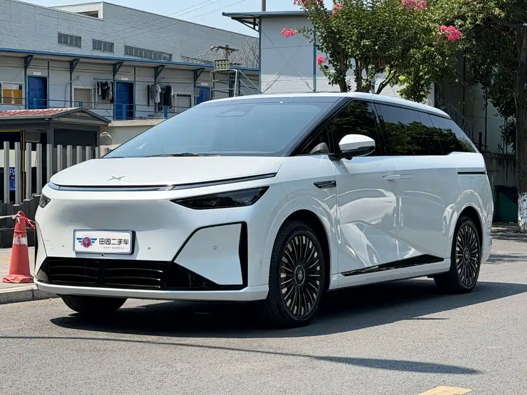 XPeng X9 2025