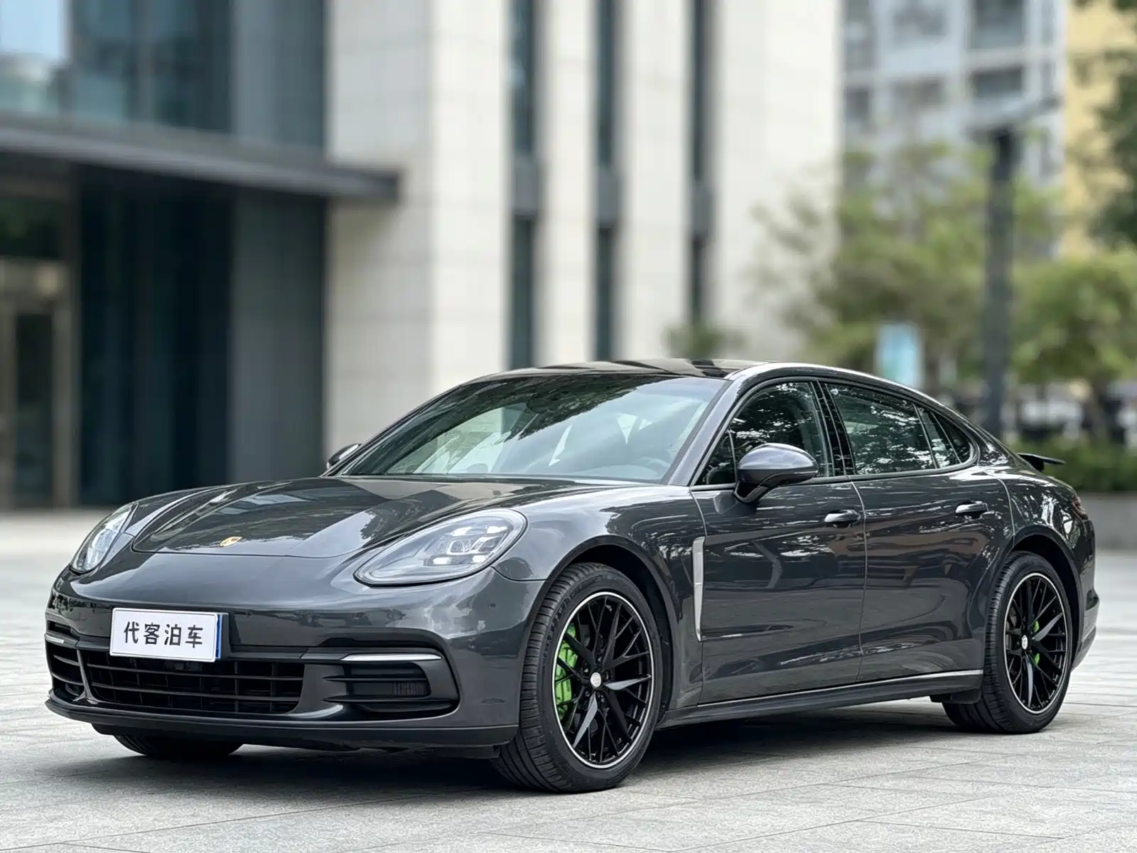 Фото 1 - Porsche Panamera