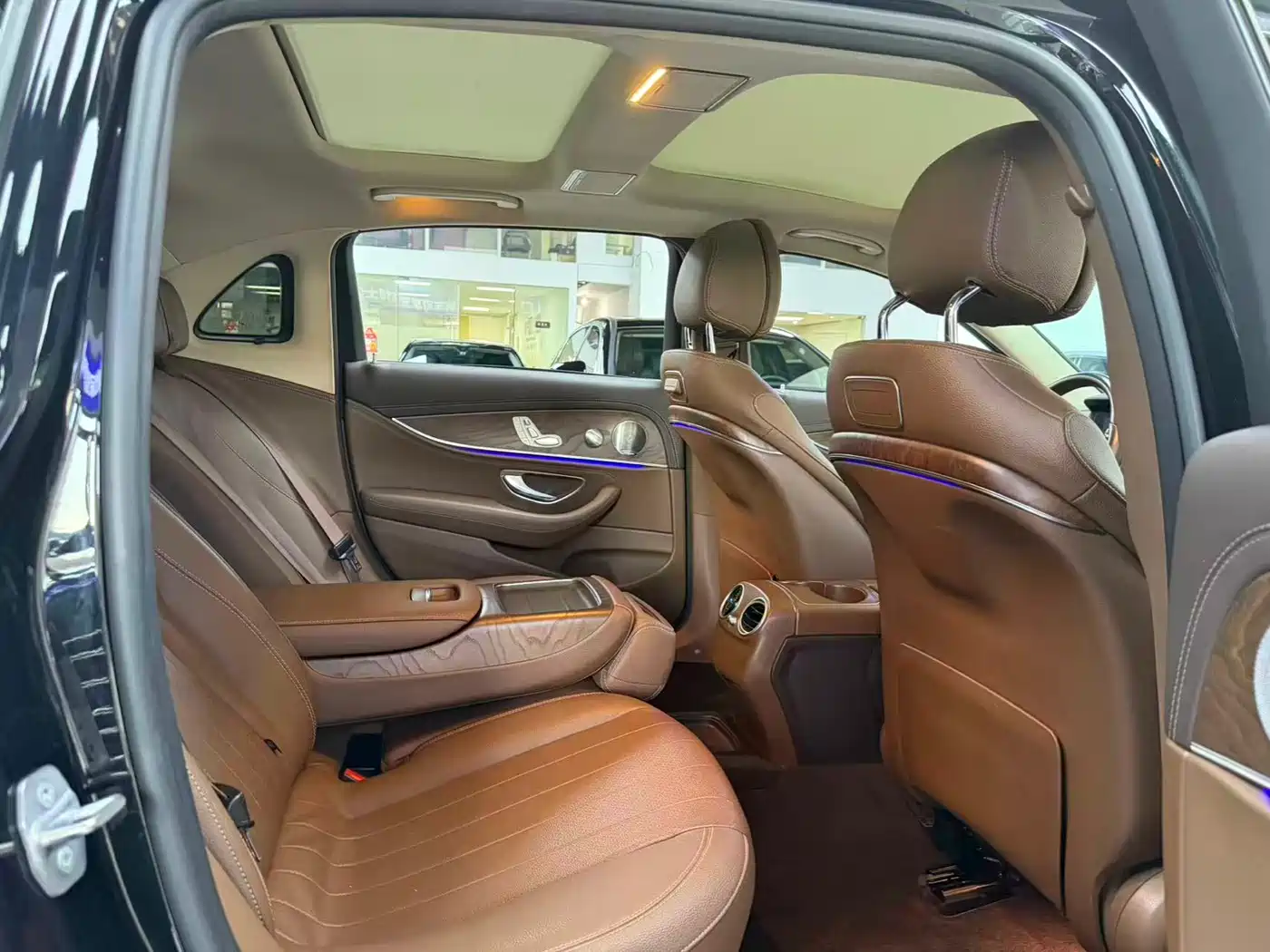 Mercedes-Benz E-Class 2019 E 300 L Luxury фото 8