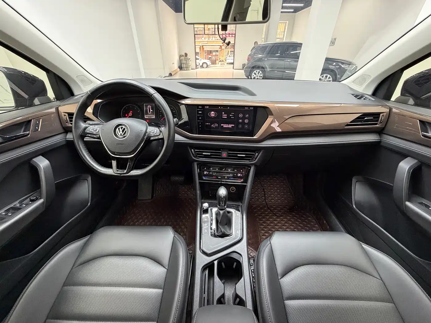 Volkswagen Tharu 2022 280TSI FWD Luxury Edition фото 14