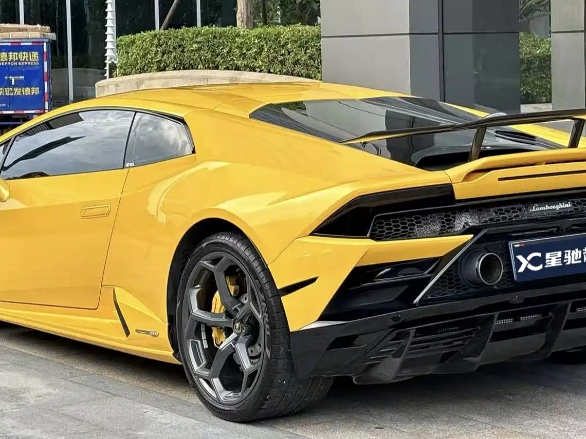 LAMBORGHINI HURACÁN