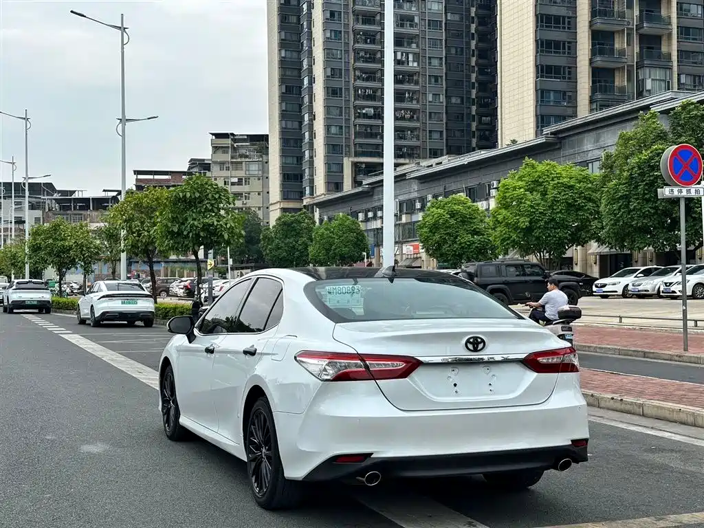 Toyota Camry 2018 2.5G Luxury Edition фото 6