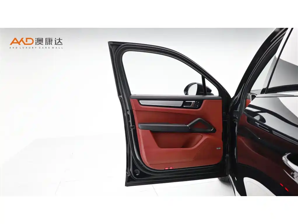Photo 10 - Porsche Cayenne