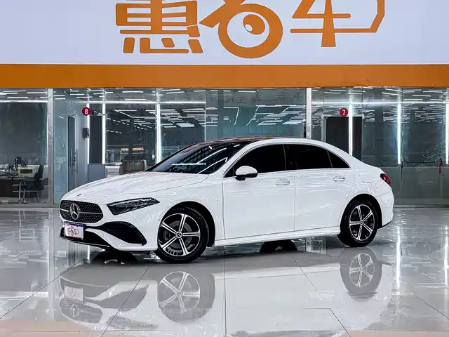 Mercedes-Benz A-Class 2024 Facelift A 200 L Fashion — фото 1