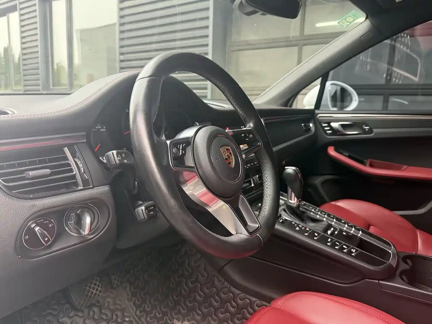 Porsche Macan 2018 Macan 2.0T фото 10