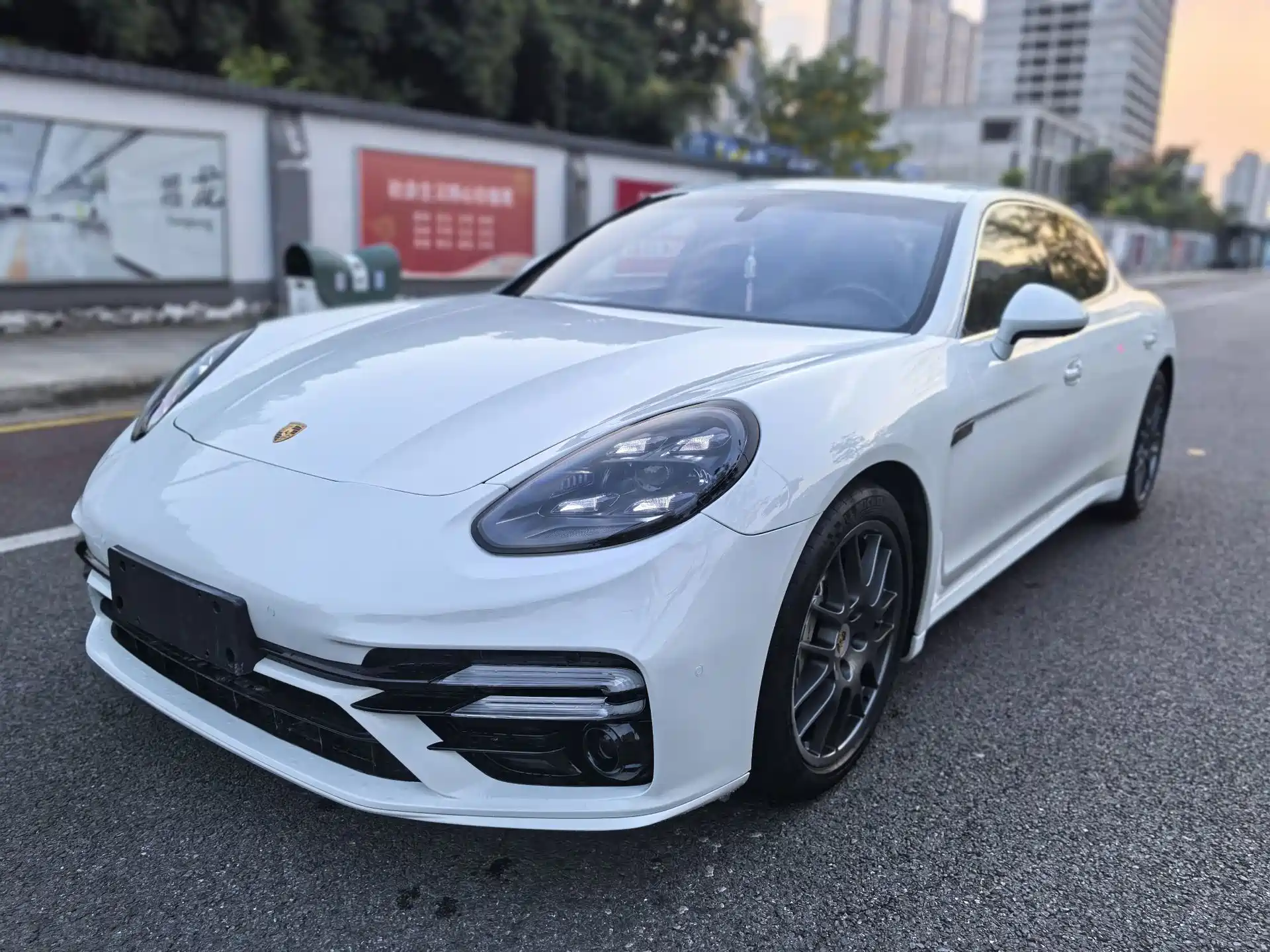 Фото 1 - Porsche Panamera