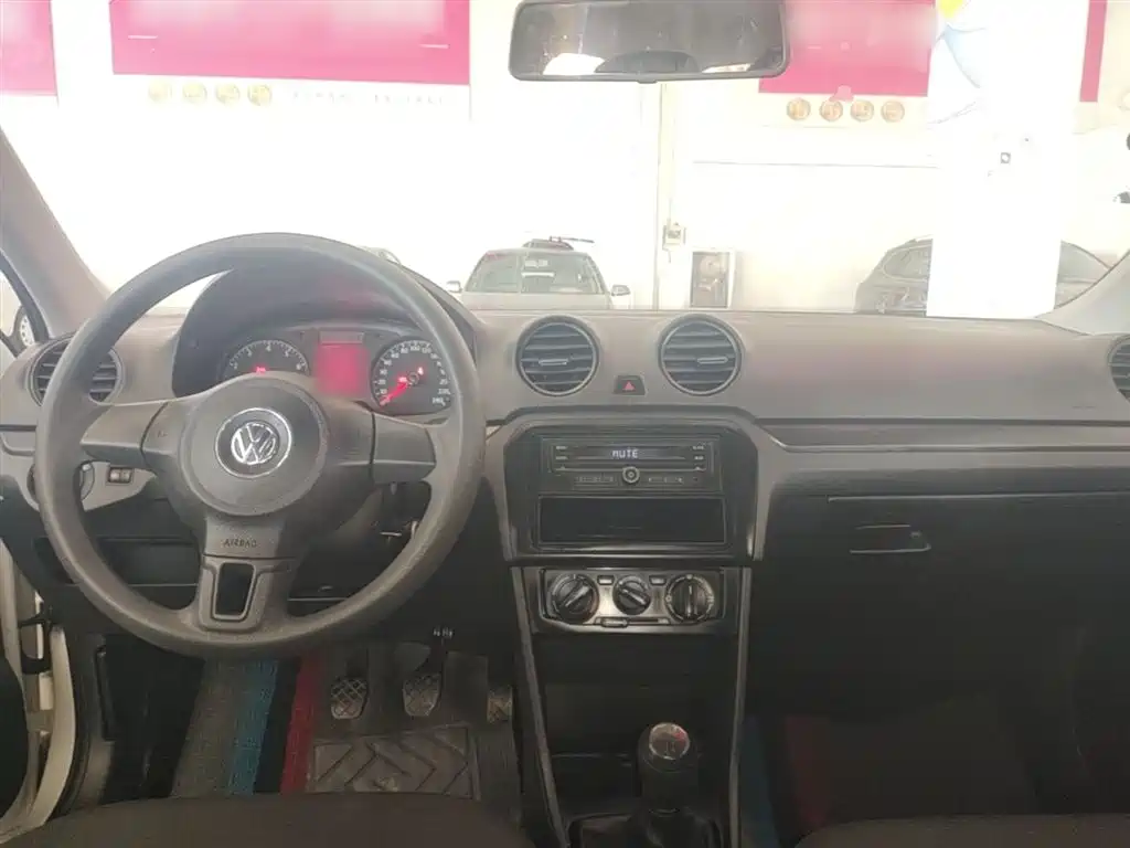 Volkswagen Jetta 2015 1.6L Manual Trend фото 10