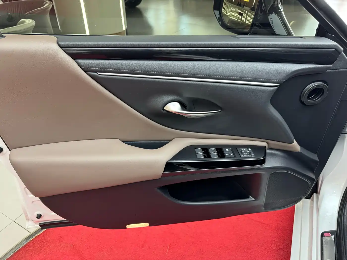 Lexus ES 2023 200 Excellence Edition фото 10