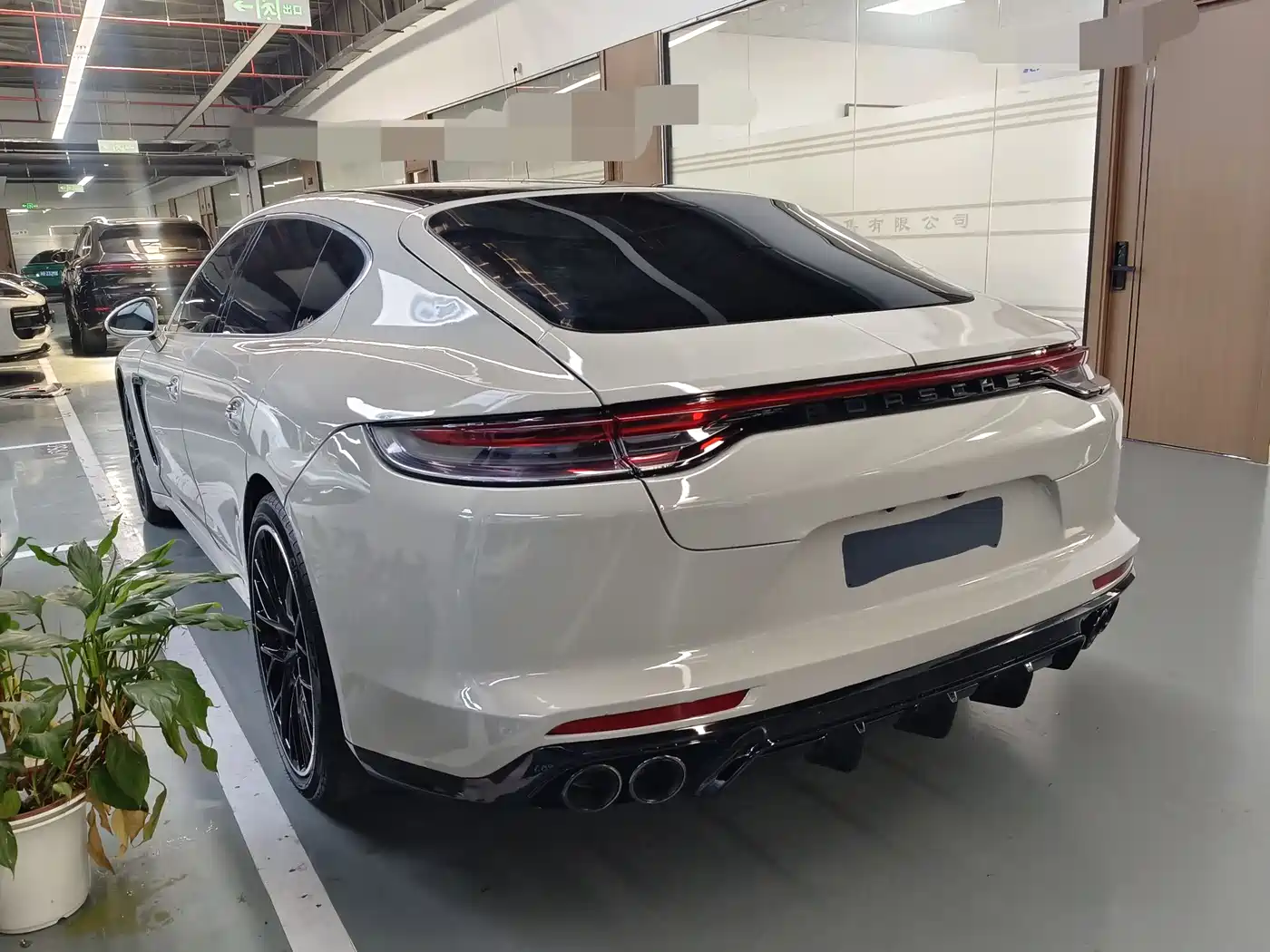 Porsche Panamera 2014 Panamera 4 Executive 3.0T фото 15