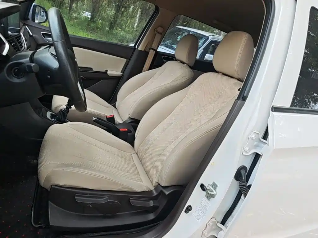 Baojun 310W 2018 2017 1.5L Manual Comfort China V