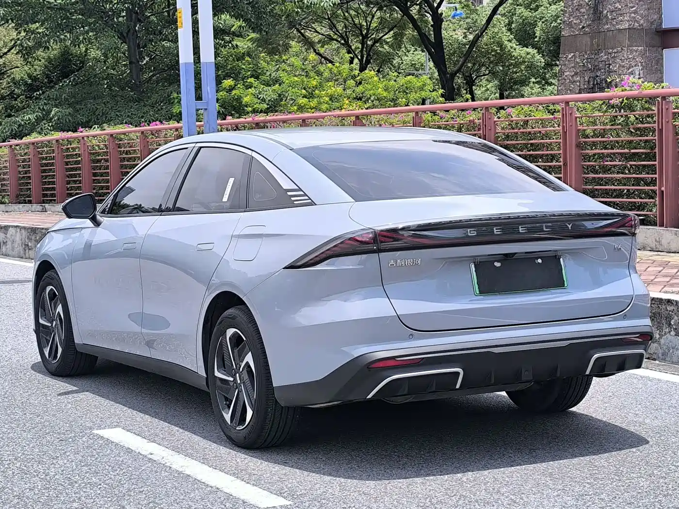 Geely Galaxy Galaxy L6 2024 125km PLUS Soaring Dragon Edition фото 7