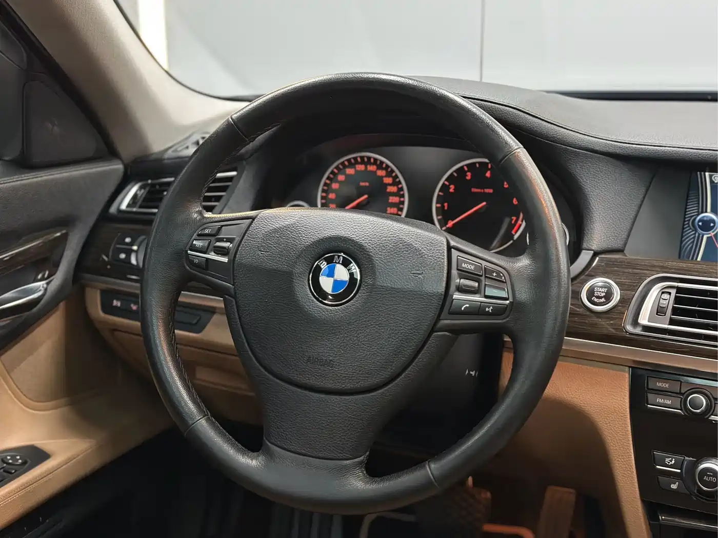 BMW 7 Series 2011 750Li xDrive фото 12