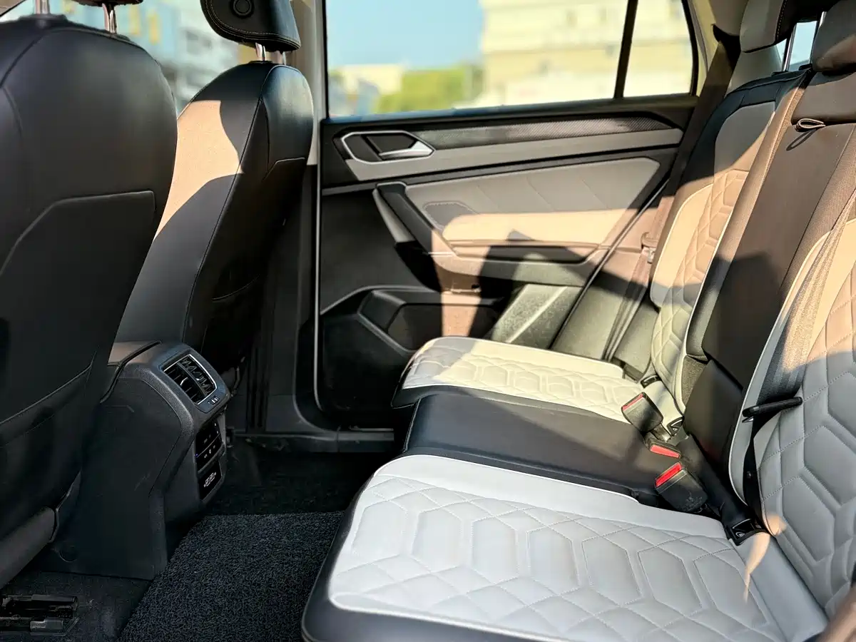Volkswagen Tayron 2023 300TSI 2WD Luxury Plus Advanced Edition фото 16