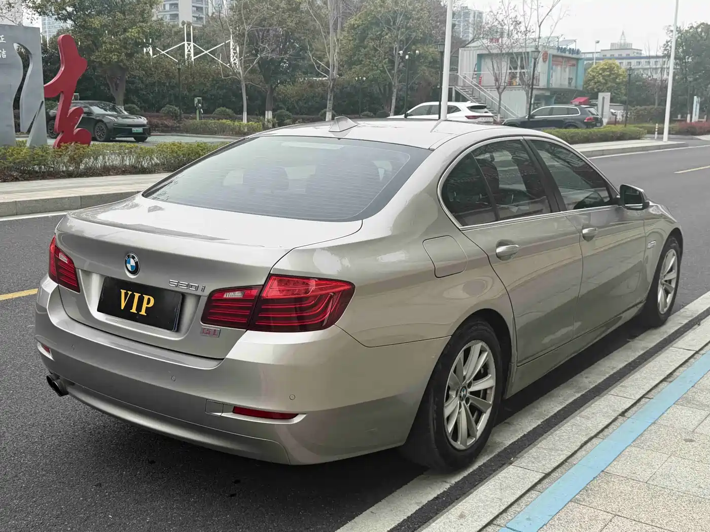 BMW 5 Series (Import) 2014 520i Classic фото 5