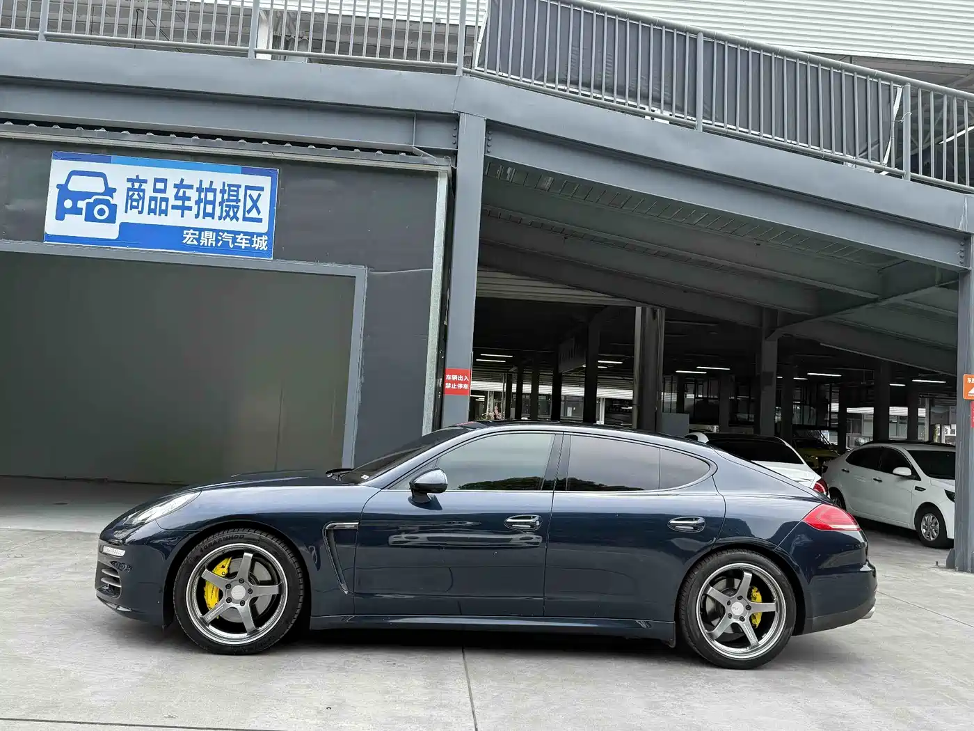 Porsche Panamera 2014 Panamera 4 3.0T фото 6