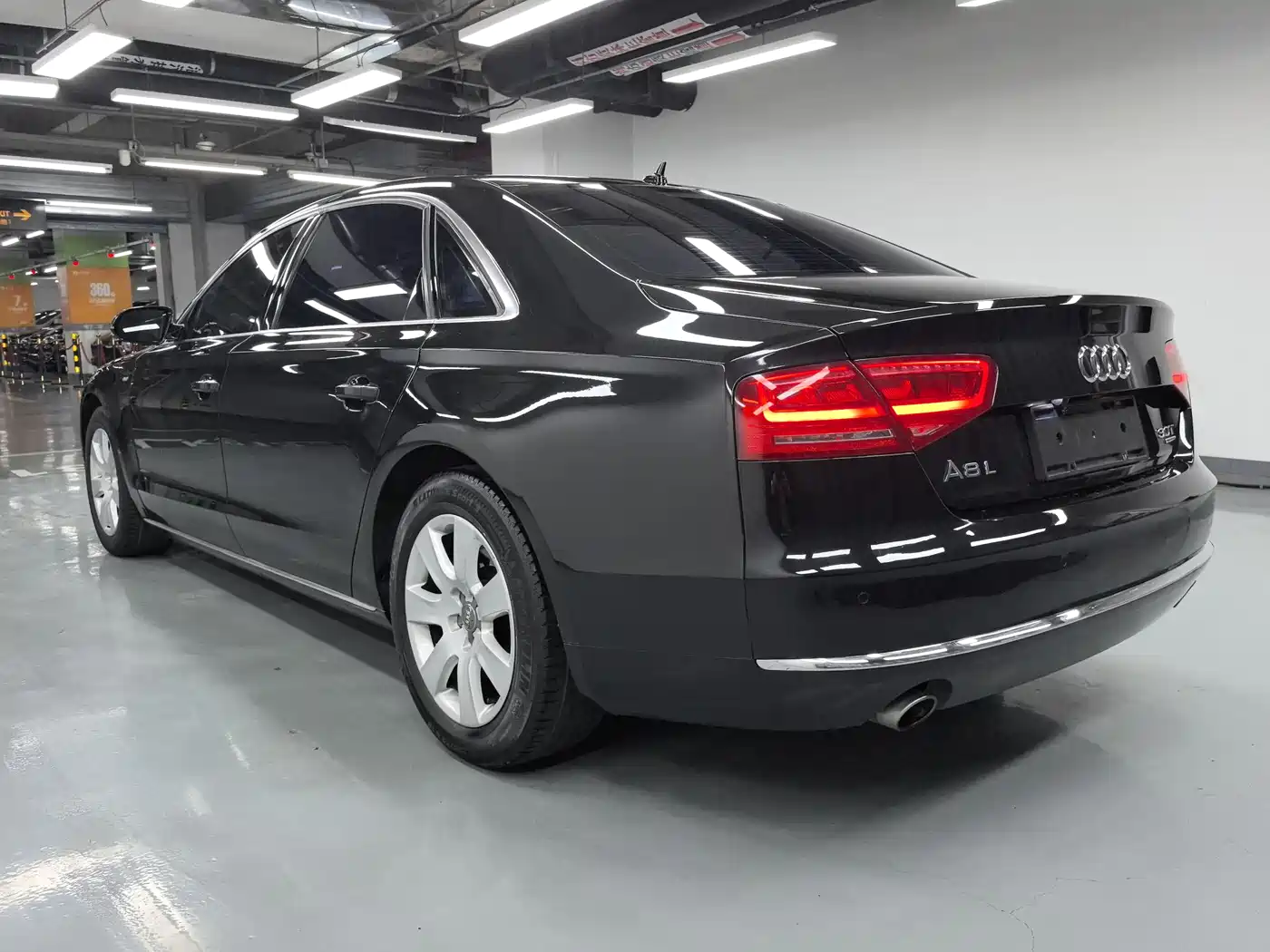 Audi A8 2011 A8L 3.0 TFSI quattro Luxury (213kW) фото 16