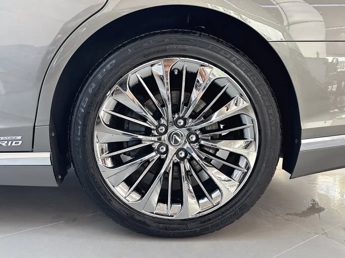Lexus LS 2018 500h Executive Edition China V фото 18