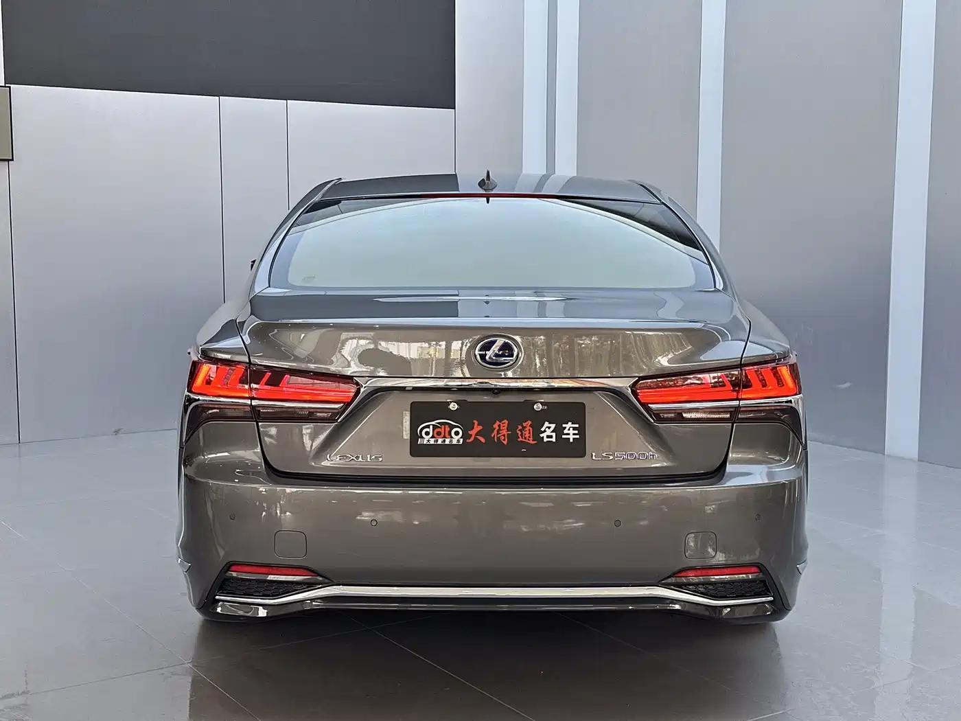 Lexus LS 2018 500h Executive Edition China V фото 19