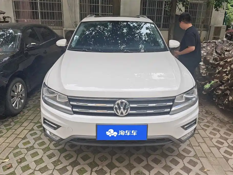 Volkswagen Tiguan L 2018 Facelift 330TSI Automatic 2WD Luxury Edition фото 2