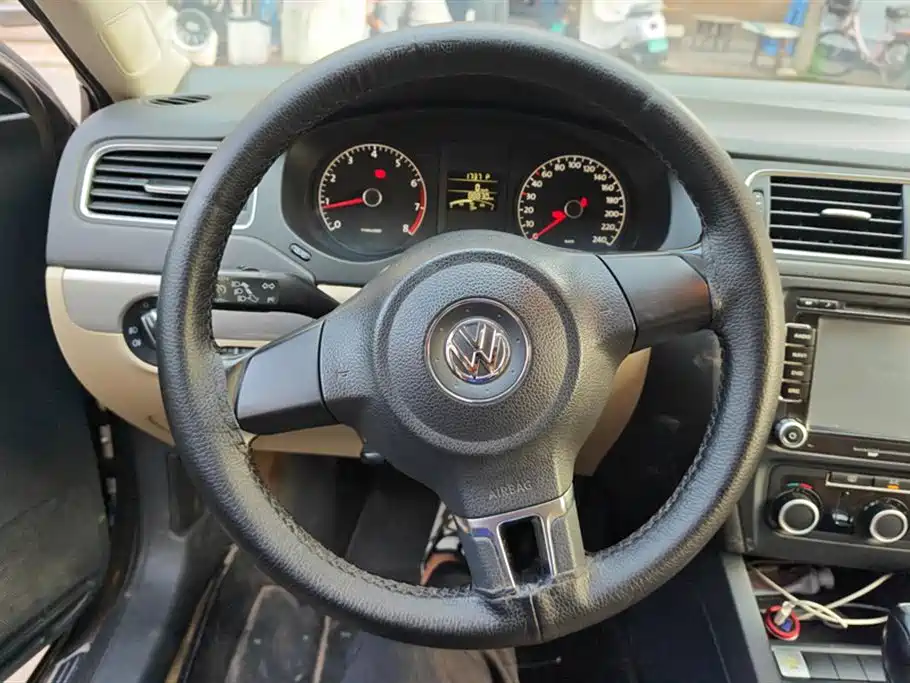 Volkswagen Sagitar 2014 Facelift 1.6L Automatic Comfort фото 15