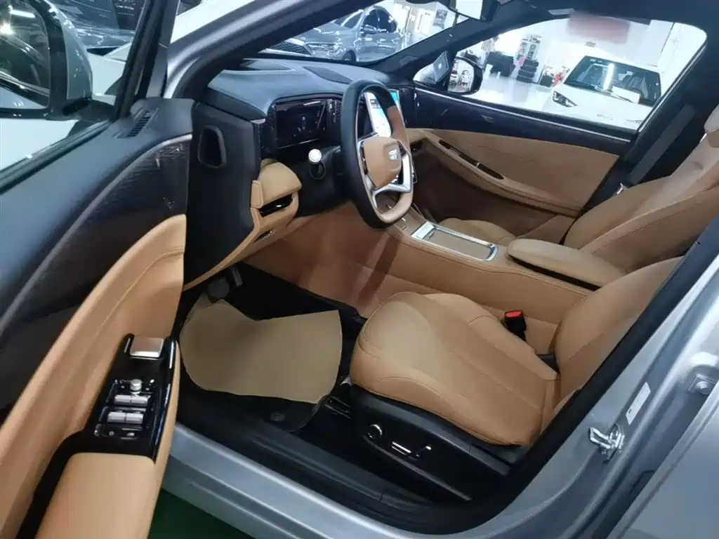 Geely Galaxy Galaxy L7 2025 EM-i 115km Explorer+ Edition фото 15
