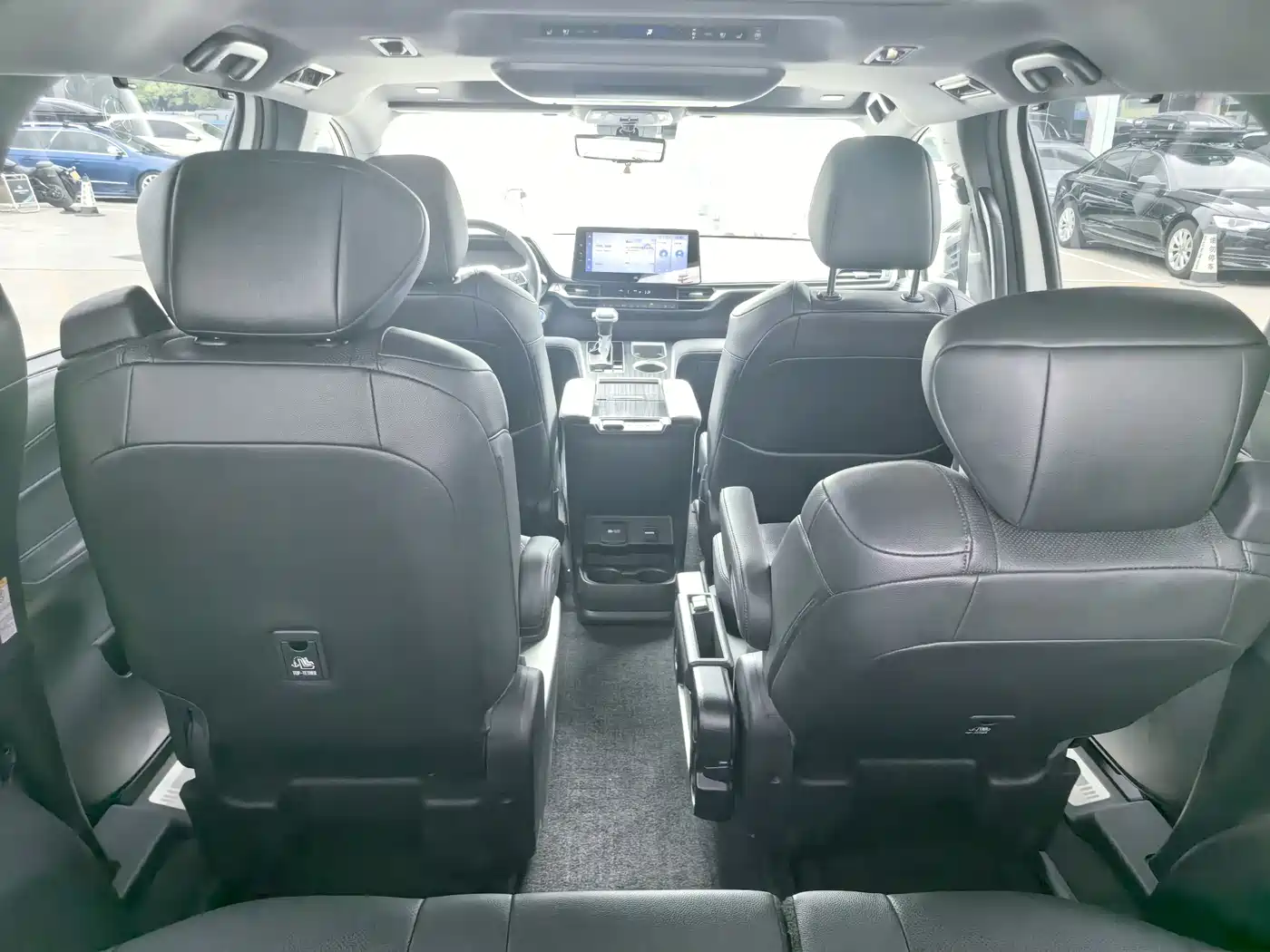 Toyota Sienna 2023 2.5L Hybrid Platinum Edition фото 20