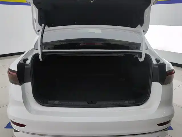 Geely Emgrand 2025 4th Gen 1.5L CVT Soaring Dragon Edition — фото 4