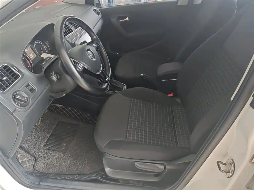 Volkswagen Polo 2016 1.6L Automatic Comfort фото 15