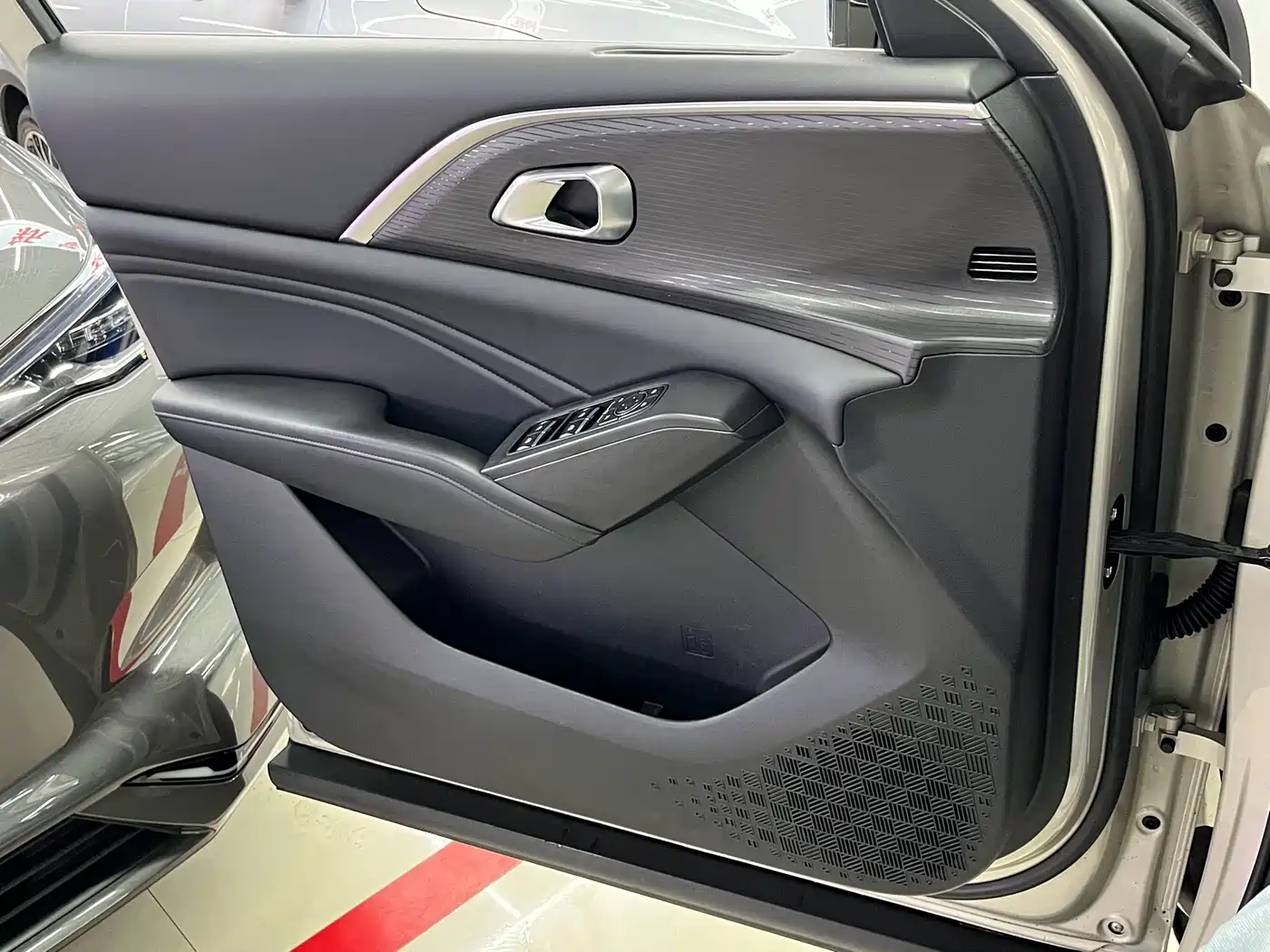Haval Xiaolong MAX 2023 2023 1.5L Hi4 105 4WD Pilot Edition