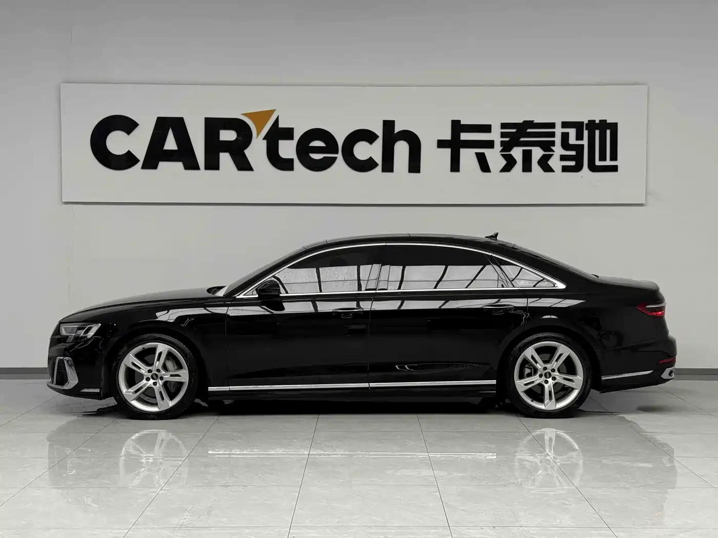 Audi A8 2023 A8L 50 TFSI quattro Exclusive фото 2