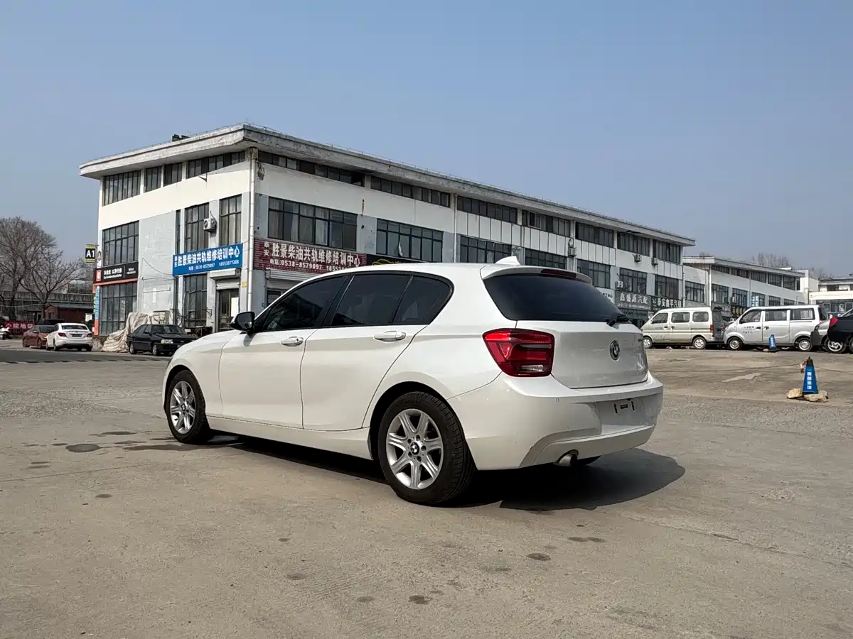 BMW 1 Series (Import) 2013 Facelift 116i Leading Model фото 3