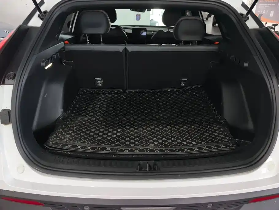 Фото 4 - Geely Boyue