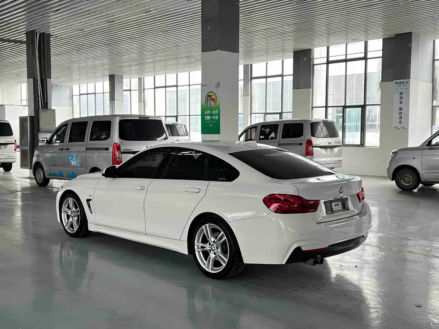 BMW 4 Series 2017 425i Gran Coupe Leading M Sport Package фото 3