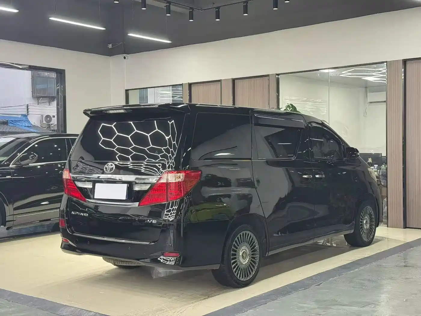 Toyota Alphard 2012 3.5L Luxury Edition фото 7