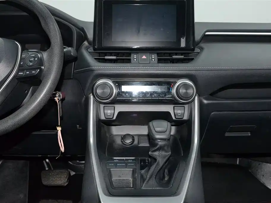 Toyota RAV4 Rongfang 2022 2.0L CVT 2WD Urban Edition фото 12