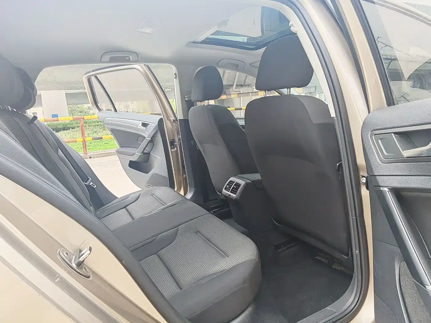 Volkswagen Golf 2016 1.6L Automatic Comfort фото 11