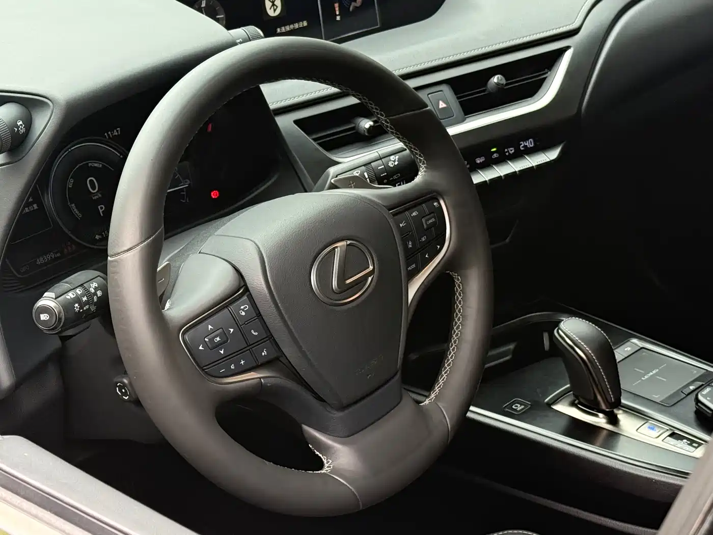 Lexus UX Electric 2020 300e Pure Yue Edition фото 12