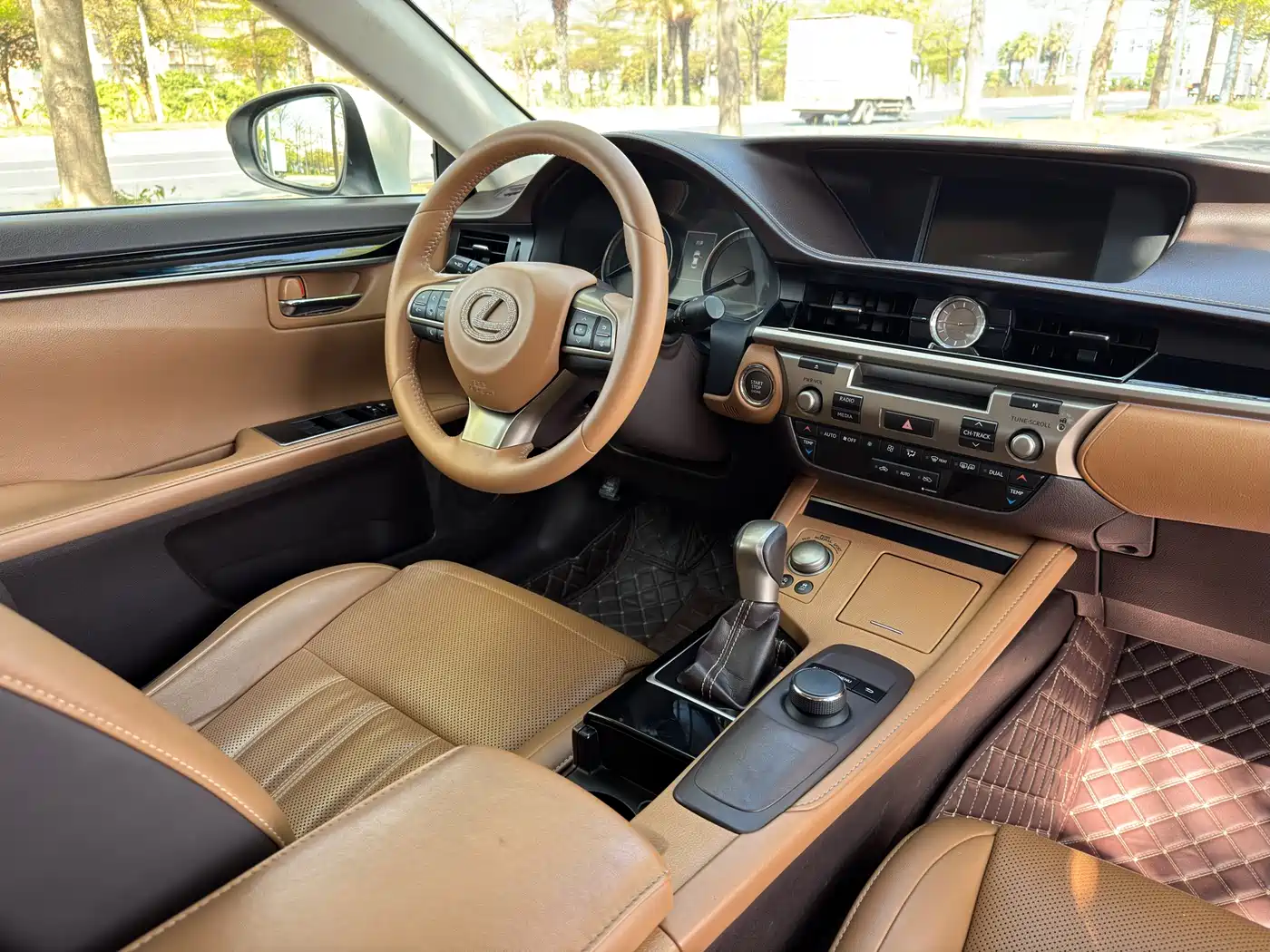 Lexus ES 2015 200 Elite Edition фото 11